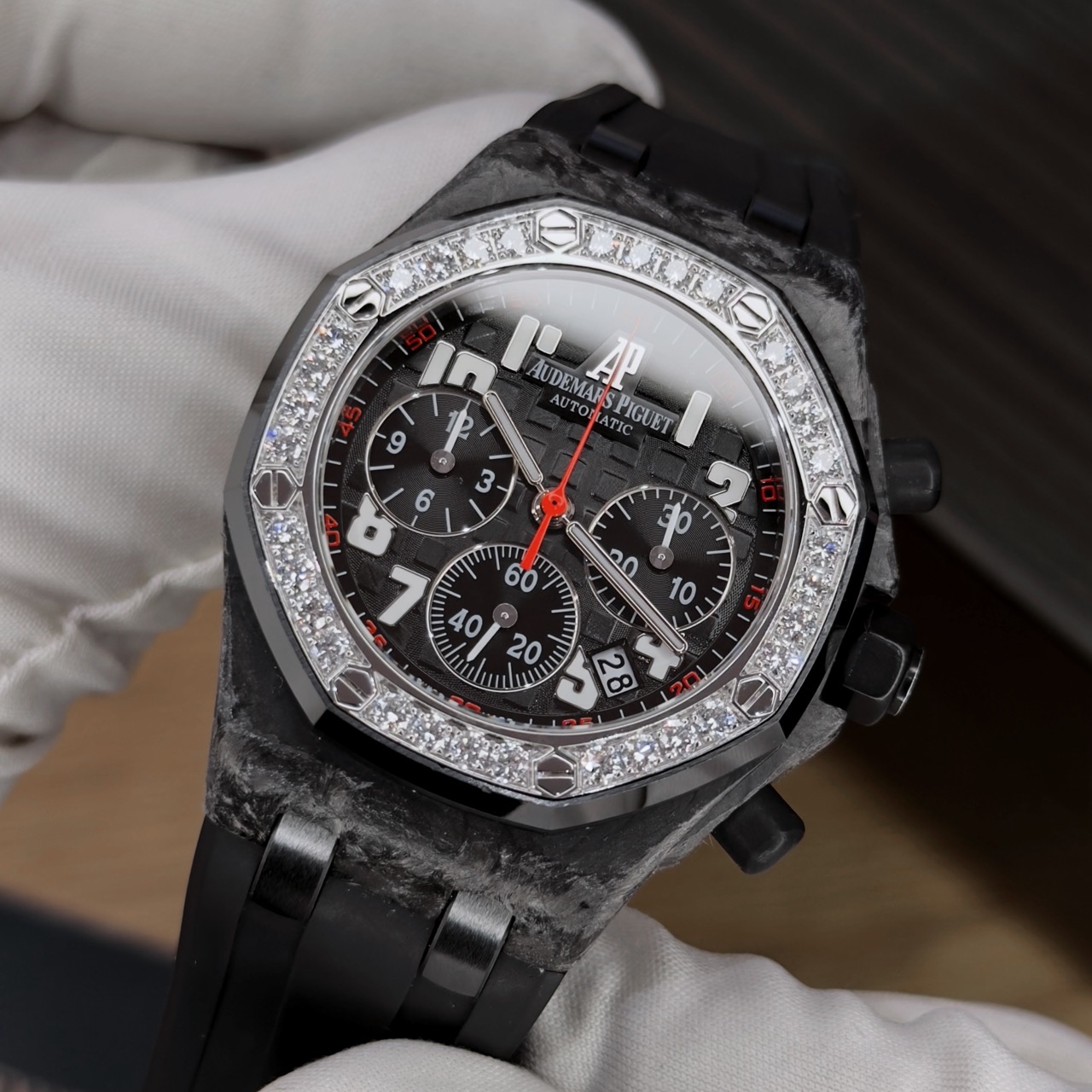 Купити Audemars Piguet Royal Oak Offshore 37 Carbon Ref. 26267FS.ZZ.D002CA.01