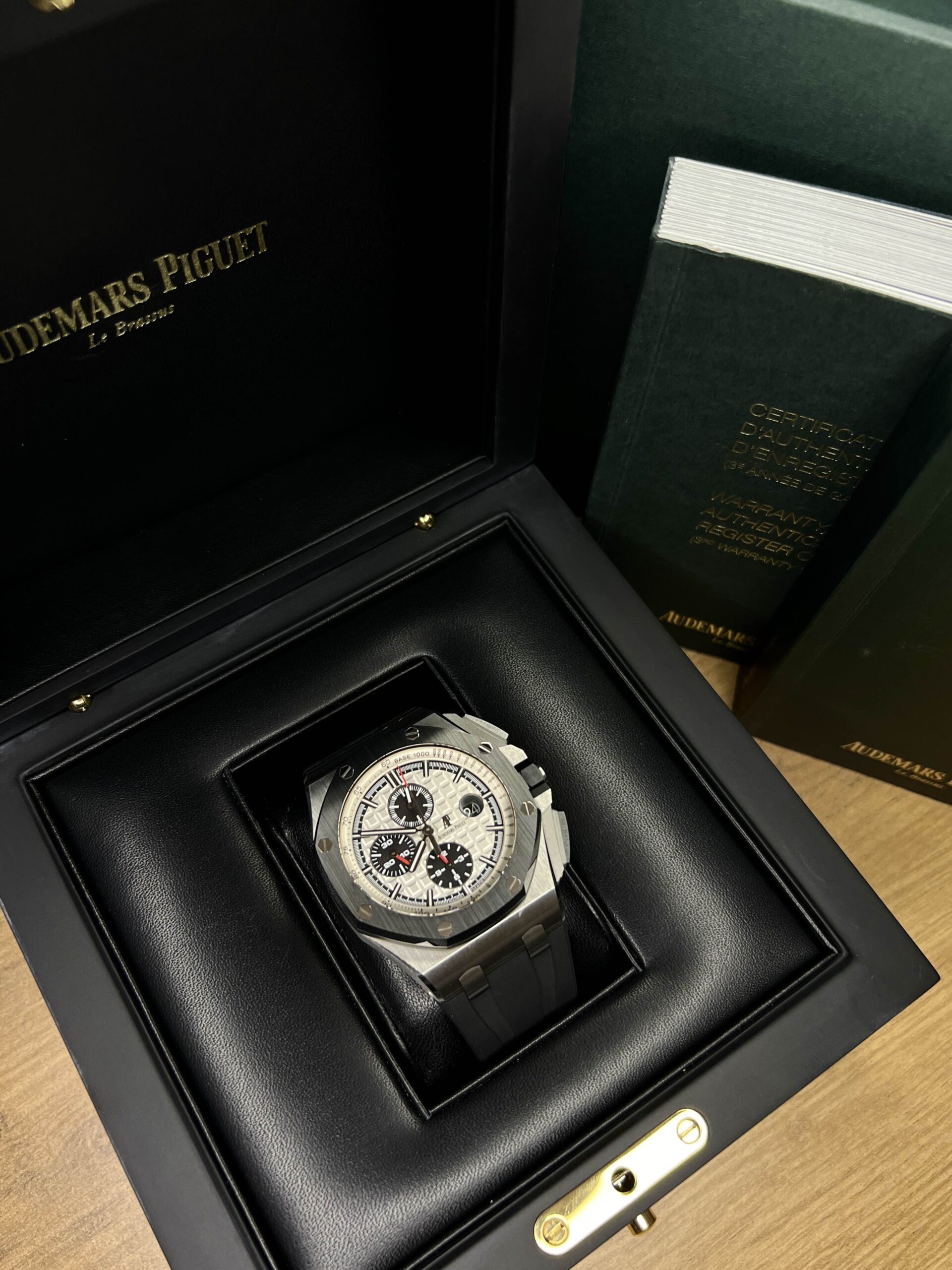 Купить Audemars Piguet 26400SO.OO.A002CA.01