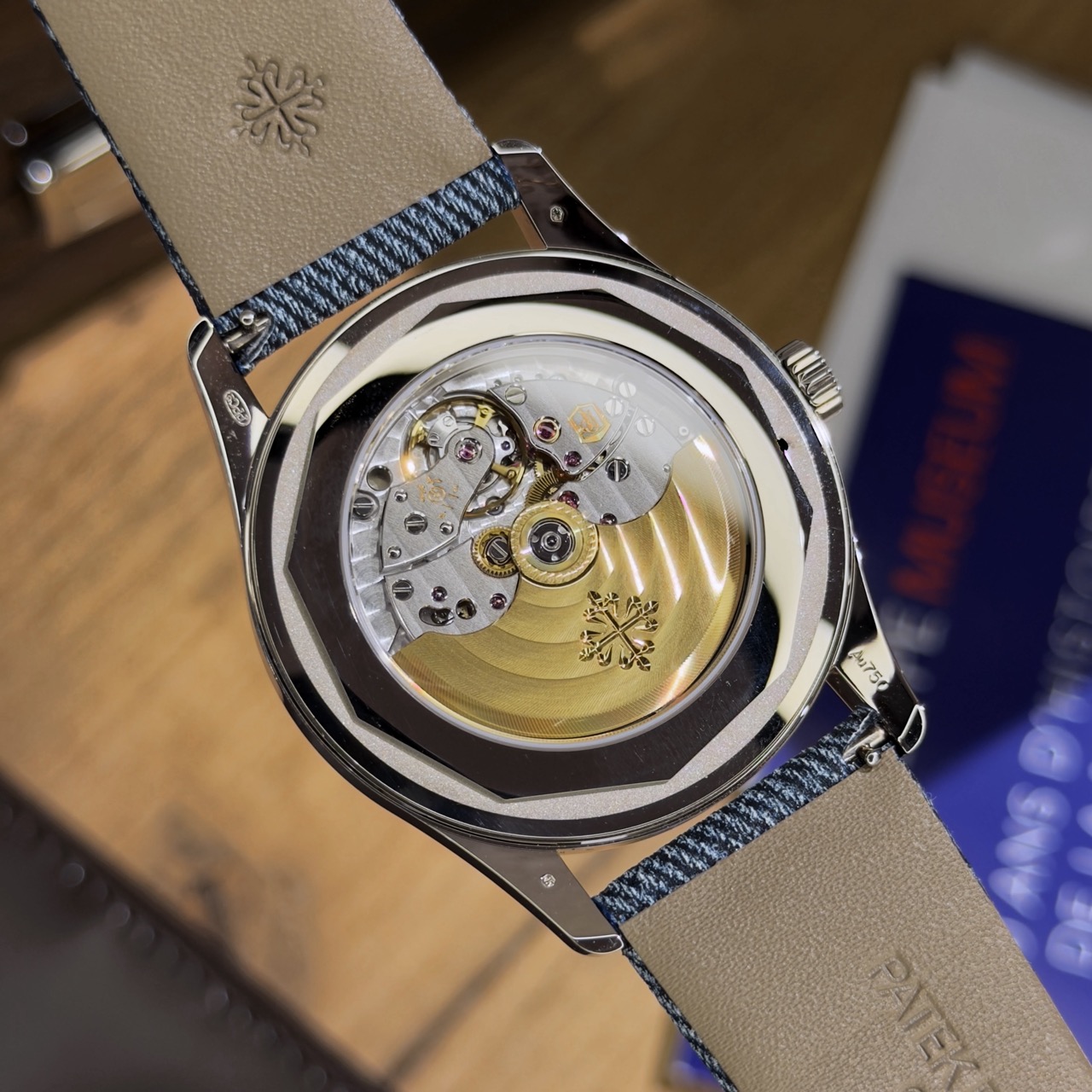 Patek Philippe Calatrava 6007G-001 карбон з синіми елементами
