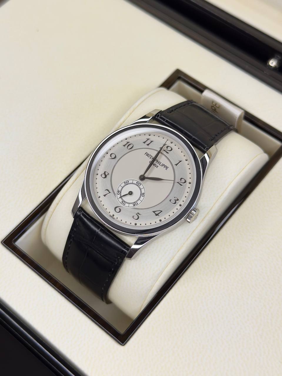 Купити годинник Patek Philippe Calatrava 5196P в Києві