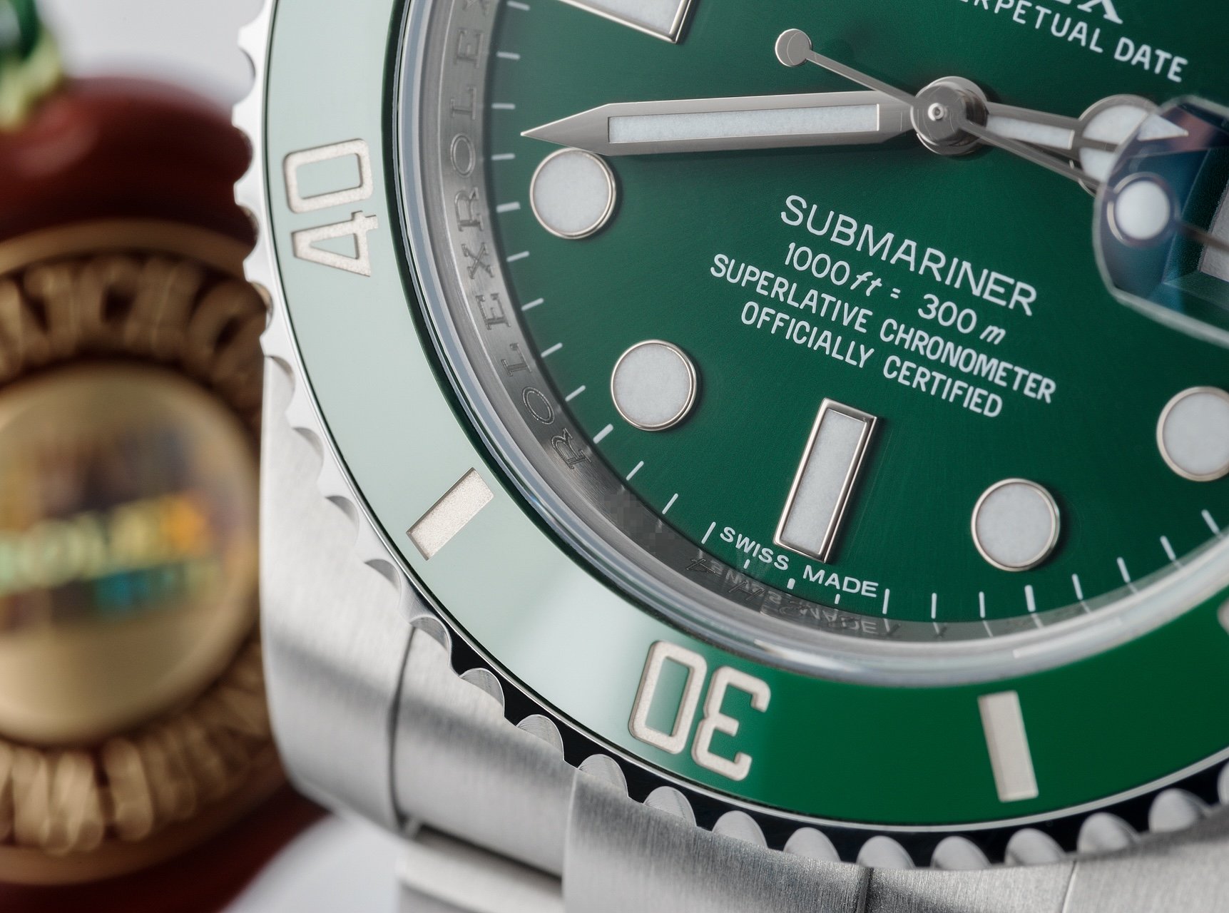 Зелений керамічний безель Rolex Submariner Hulk 116610LV з платиновими маркерами Глянцевий зелений Cerachrom безель годинника Rolex Hulk 116610LV з платиновими цифрами та насічками