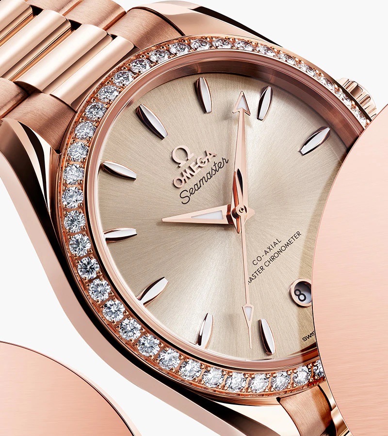 Годинник OMEGA Seamaster Aqua Terra Shades у корпусі з золота з діамантовим безелем і кольоровим сатинованим циферблатом