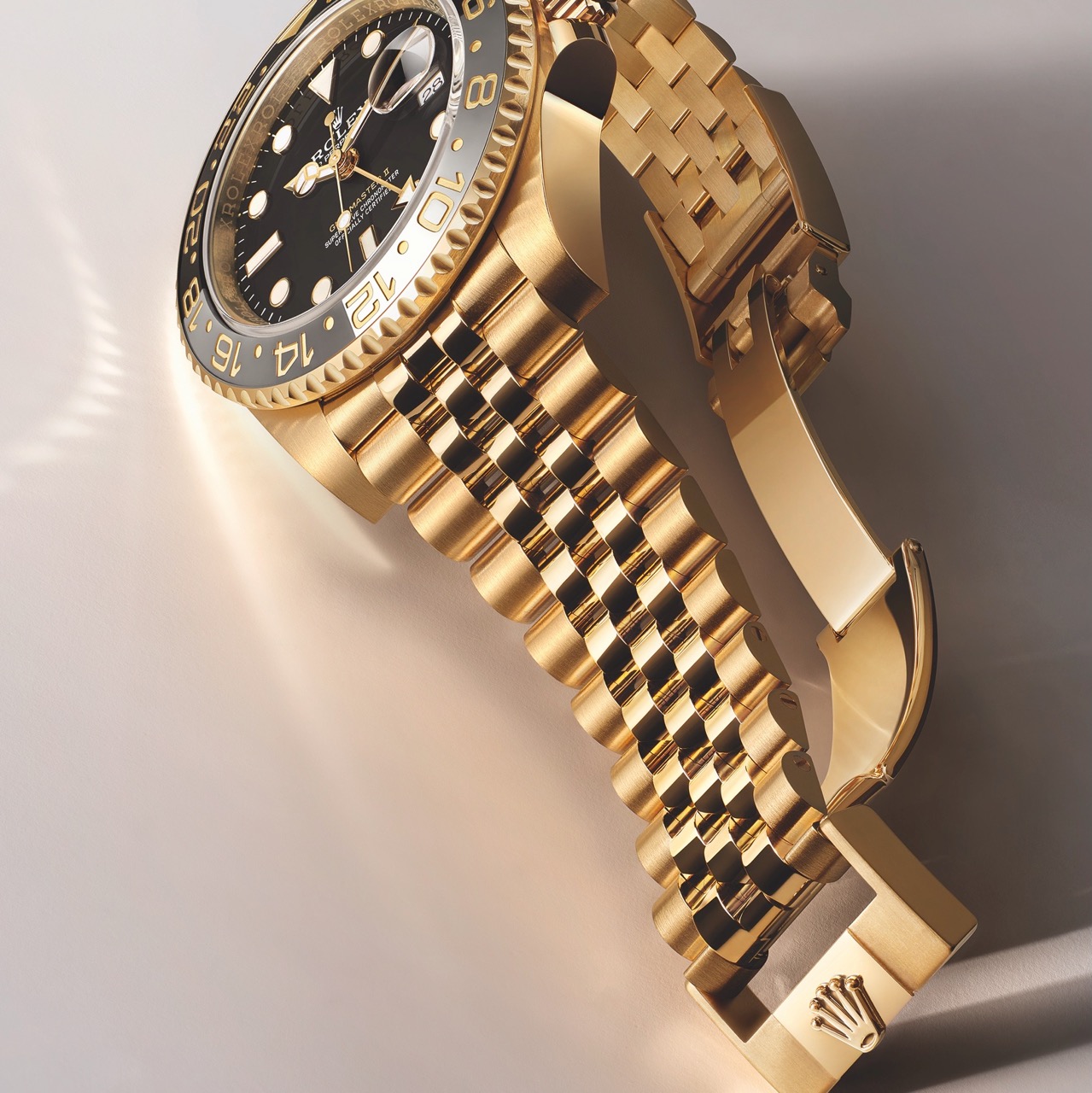 Механизм Rolex Caliber 3285 с ходом Chronergy, синей спиралью Parachrom и системой Paraflex, установленный в моделях GMT-Master II
