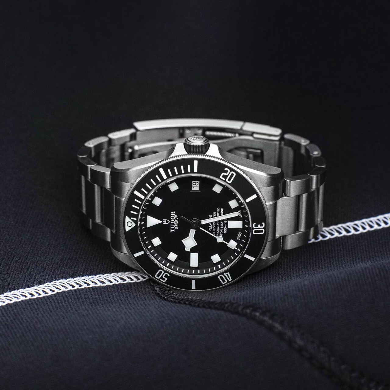 Дайверские часы TUDOR Pelagos с титановым корпусом 42 мм, водонепроницаемостью до 500 метров и профессиональным безелем