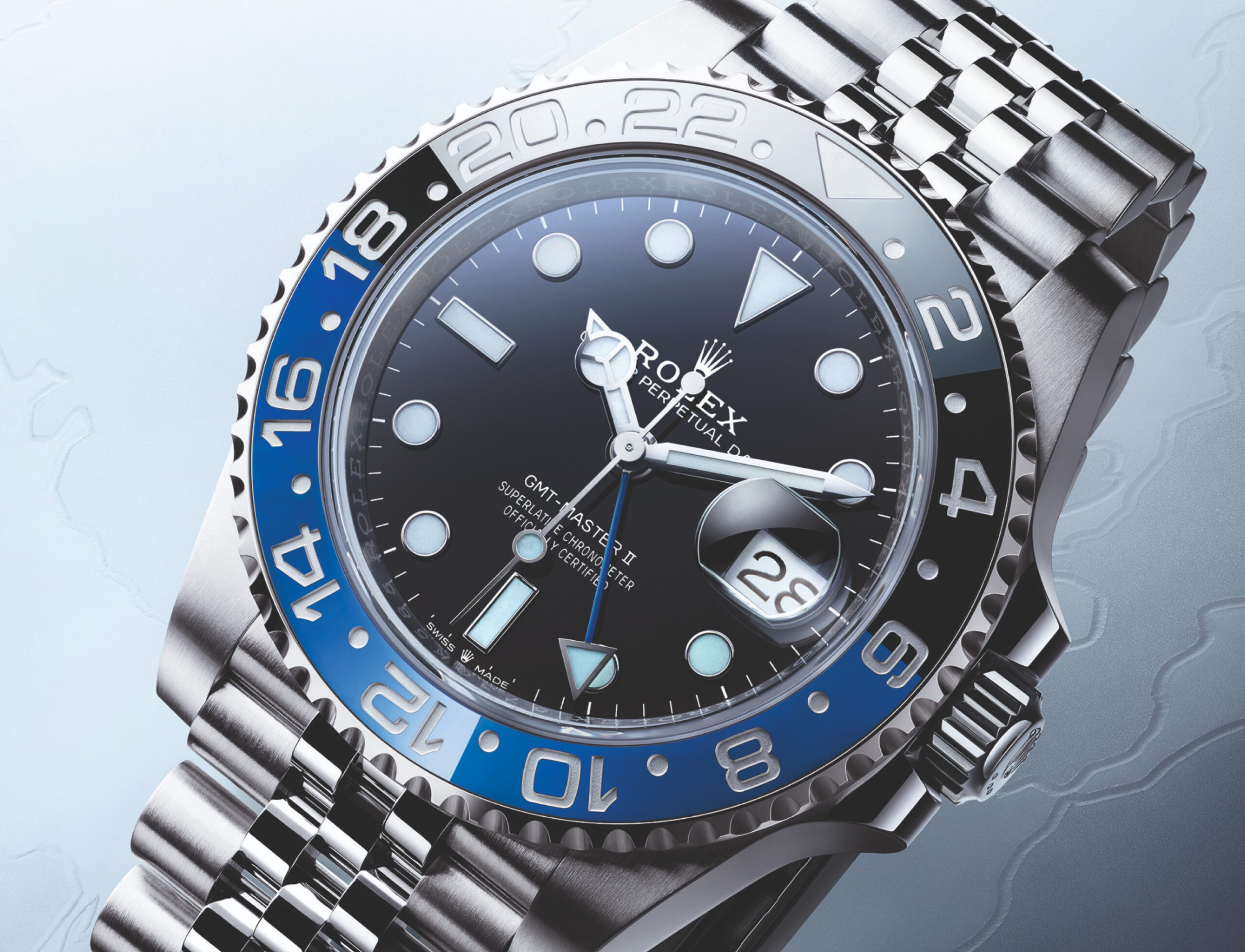 Годинник Rolex GMT-Master II «Batman» із синьо-чорним безелем Cerachrom крупним планом