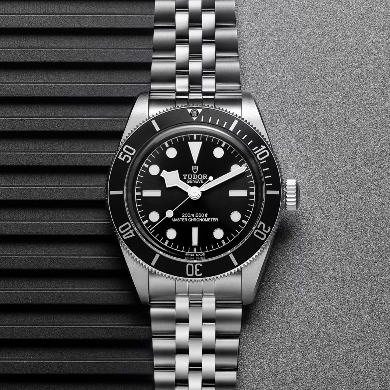 Дайверський годинник TUDOR Black Bay 41 mm з чорним циферблатом, сталевим корпусом та односпрямованим безелем