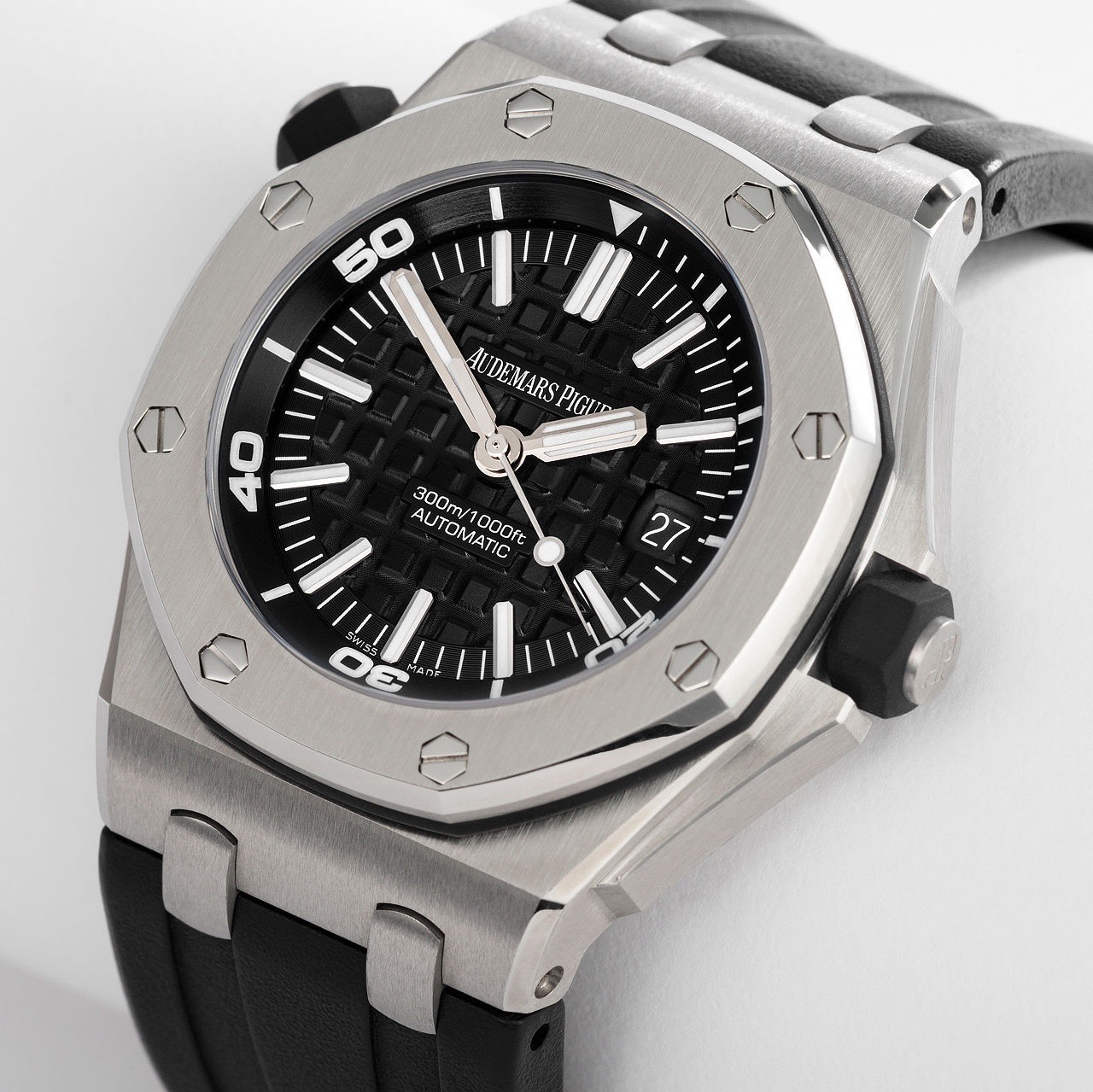 Часы Audemars Piguet Royal Oak Offshore Diver ref. 15703ST — стальной корпус 42 мм, чёрный циферблат Méga Tapisserie, внутренний дайверский безель