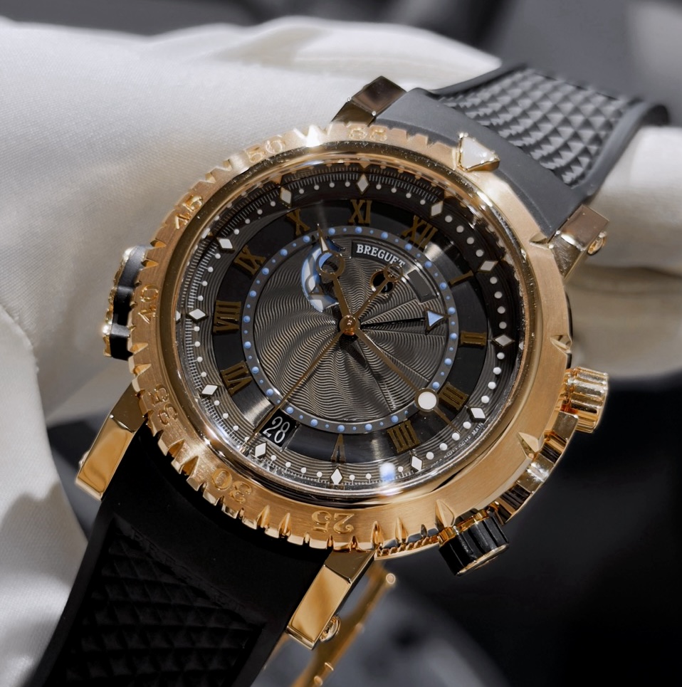Корпус часов Breguet Marine Royale ref. 5847BR/Z2/5ZV из розового золота 18K с рифлеными боковинами, массивным безелем и элементами управления будильником