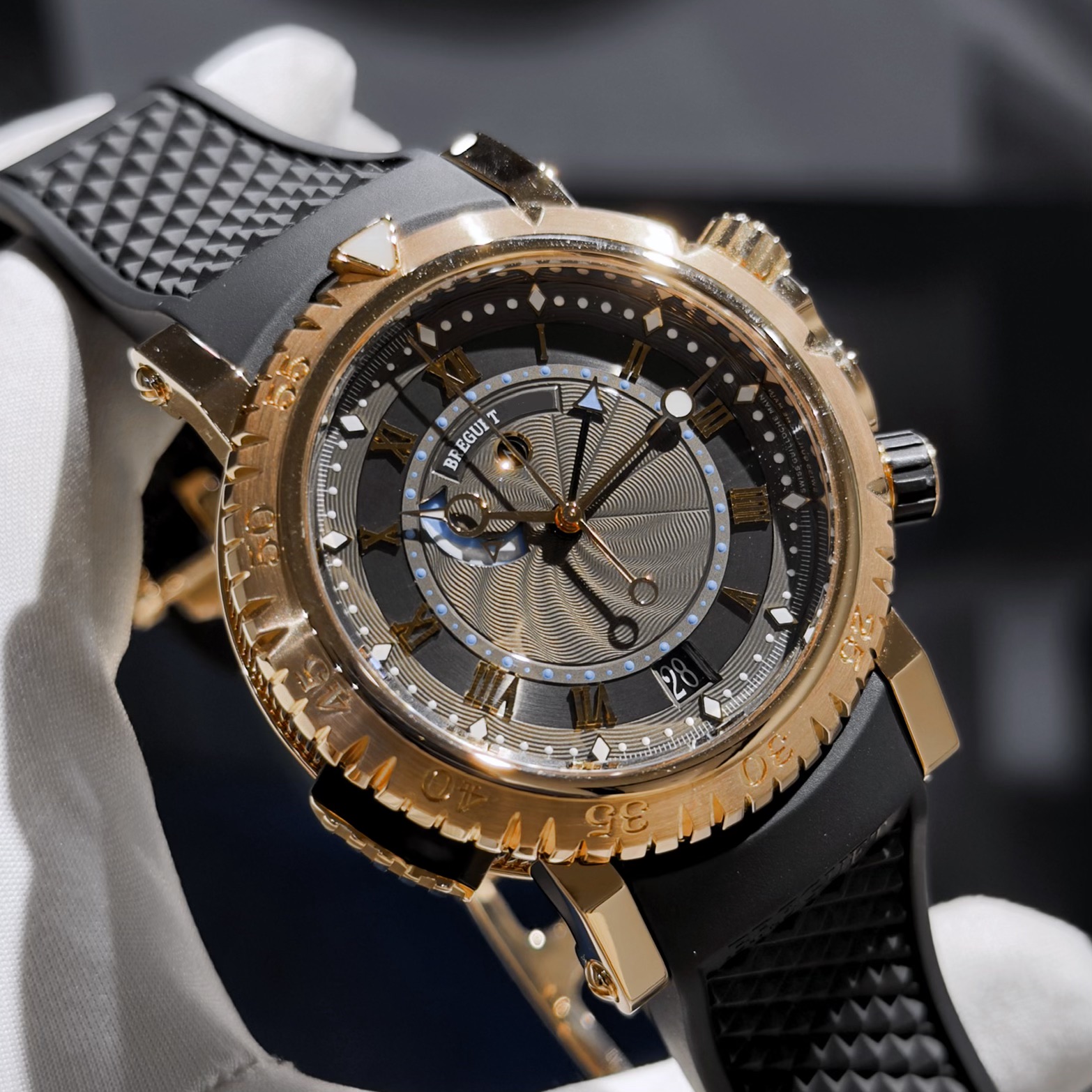 Часы Breguet Marine Royale ref. 5847BR/Z2/5ZV в корпусе из розового золота 18K с черным циферблатом, функцией механического будильника и водонепроницаемостью 300 метров